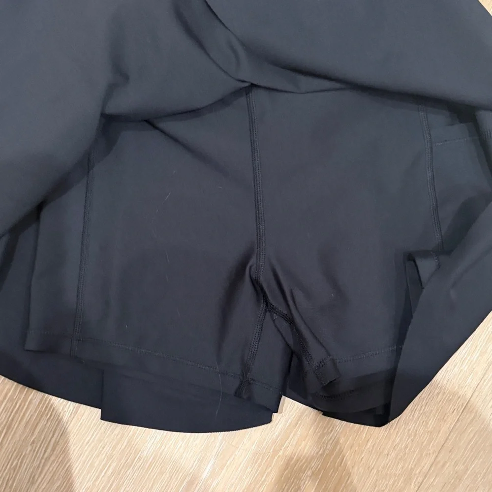 Girls Old Navy Black Athletic Skirt in Size XL (14-16)